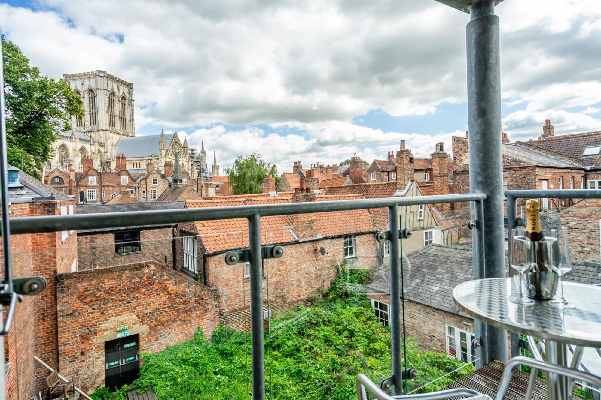11 Stonegate Court Apartment York Exterior foto